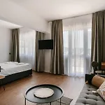 99 Hotel *